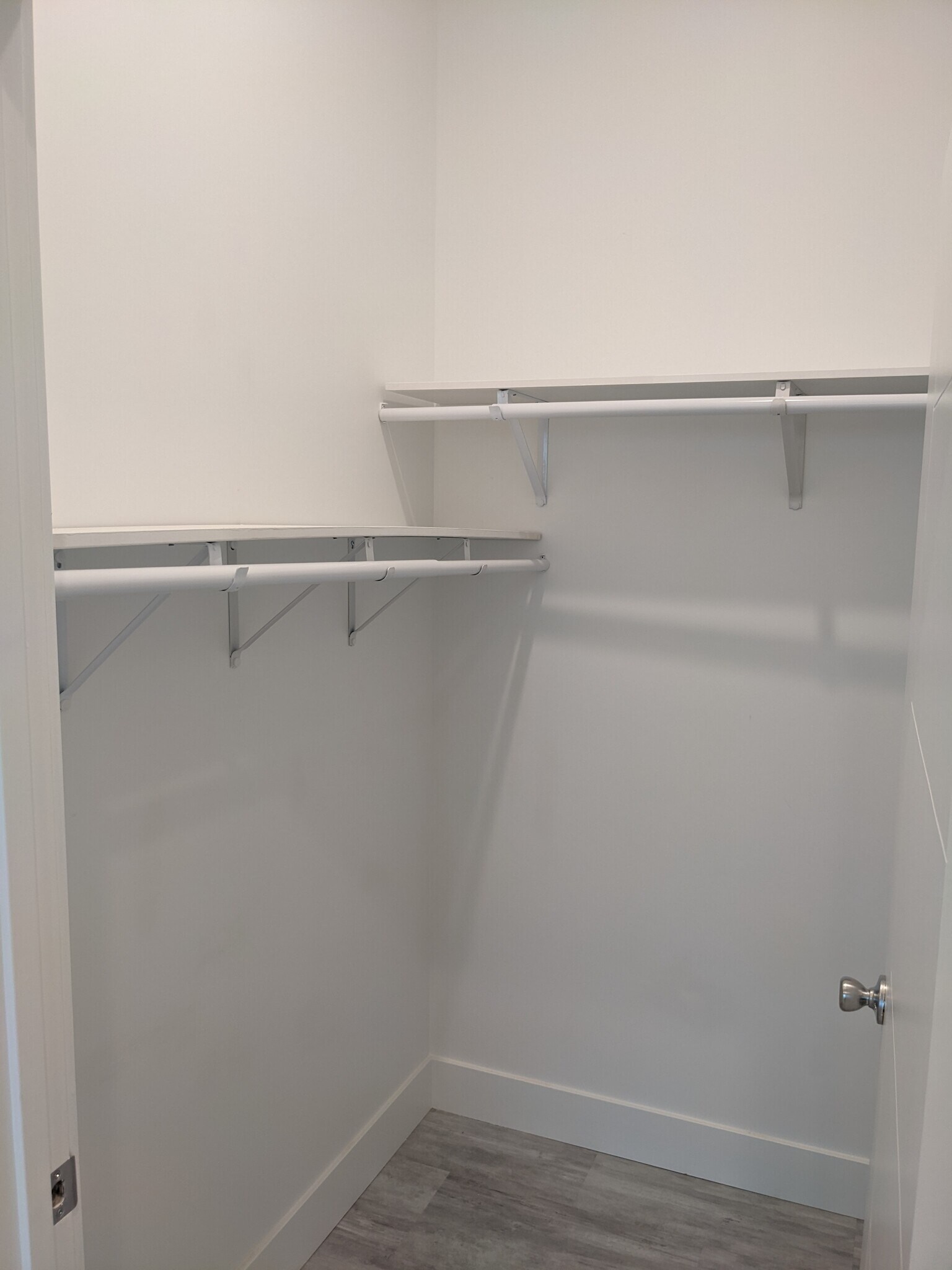 Walking Closet - 17049 Labrador St