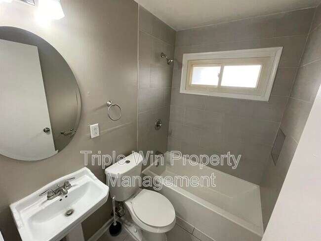 Building Photo - 360 Shepley Dr