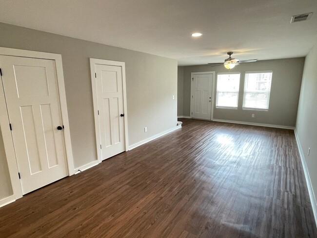 Building Photo - Hadley Village townhome with 2 bedrooms, e...