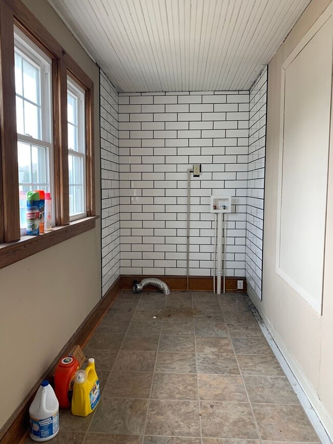 Building Photo - Charming 3-Bedroom Home on Spacious Corner...