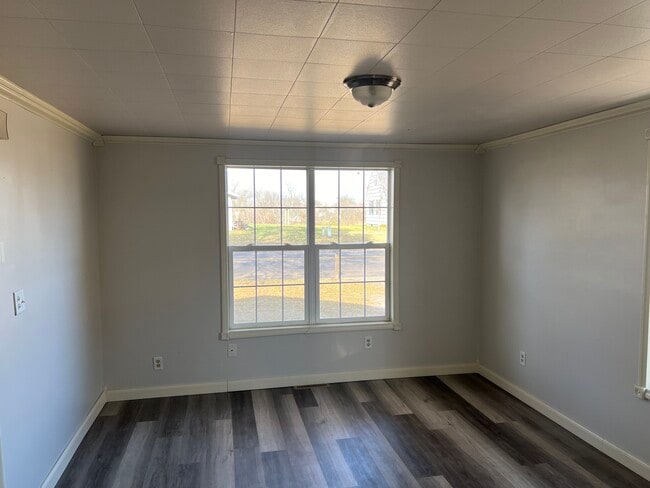 Building Photo - 1005 E Main St