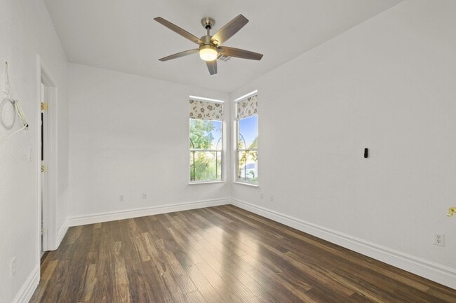 Building Photo - Welcome Home to Fall in Love with This Stu...