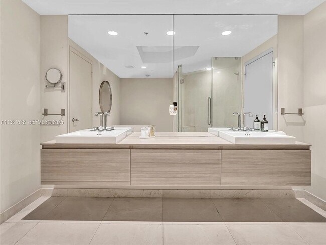 Building Photo - 17301 Biscayne Blvd