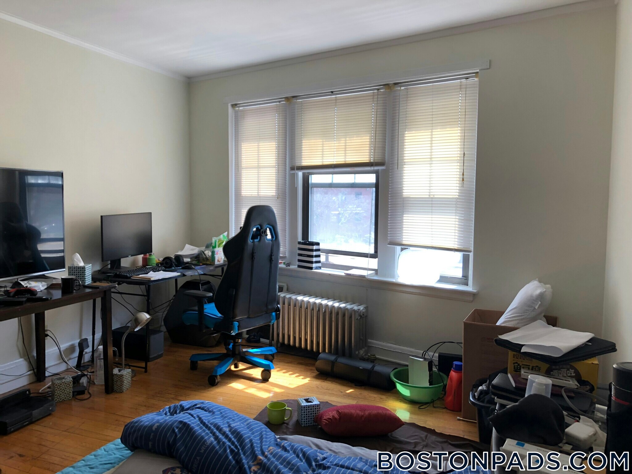 Building Photo - 349 Pleasant St