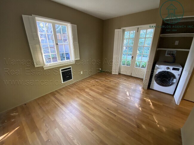 Building Photo - Adorable, Private Cottage in Jack's Peak