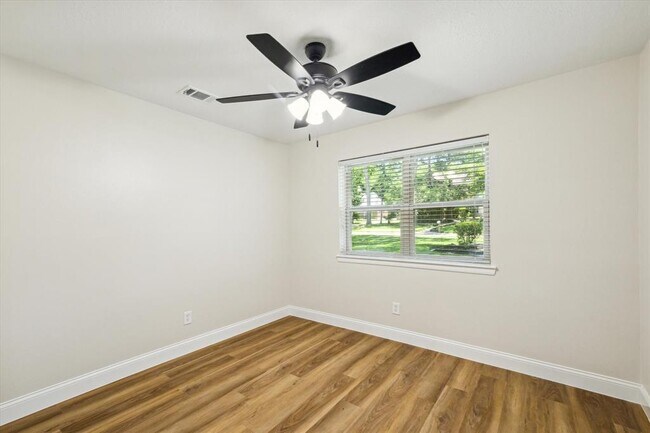 Building Photo - 6410 Meadowtrace Dr