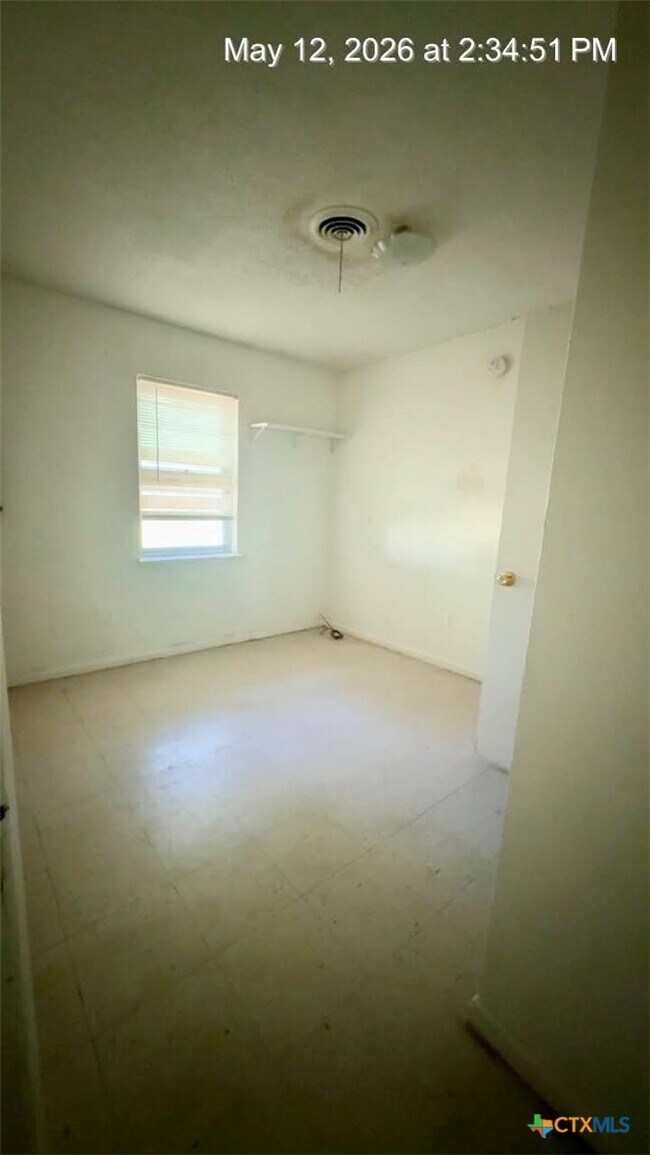 Building Photo - 607 Curry Ave