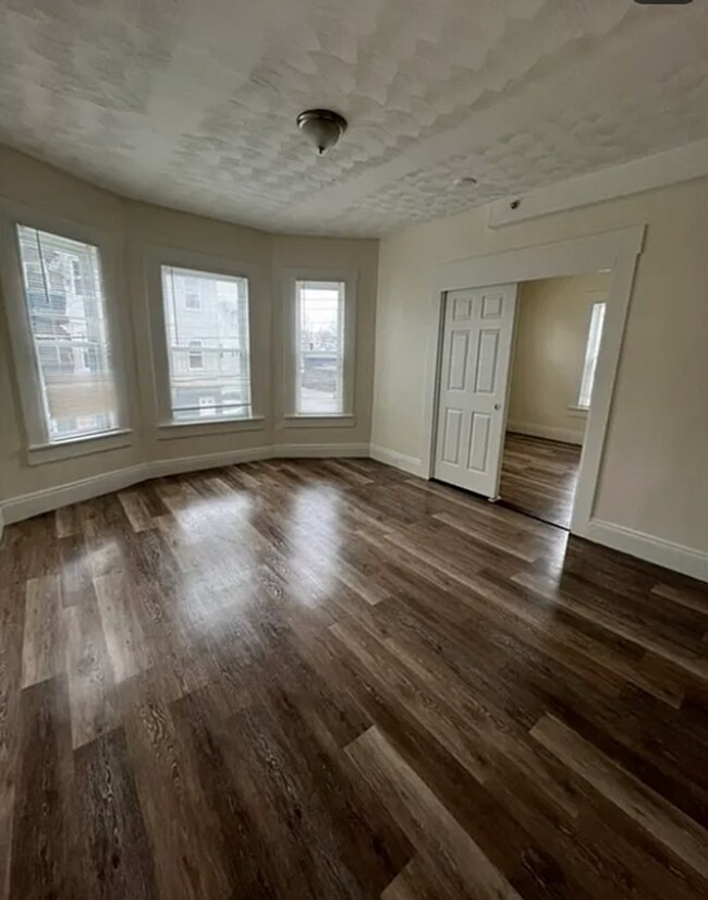 Building Photo - 11-15 Lilley Avenue