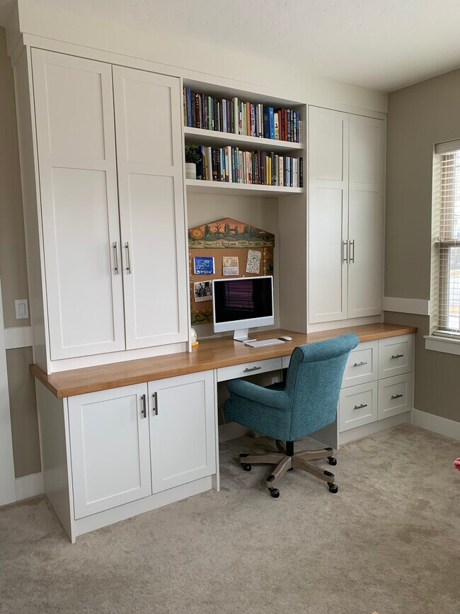 Building Photo - 3919 E Timbersaw Dr