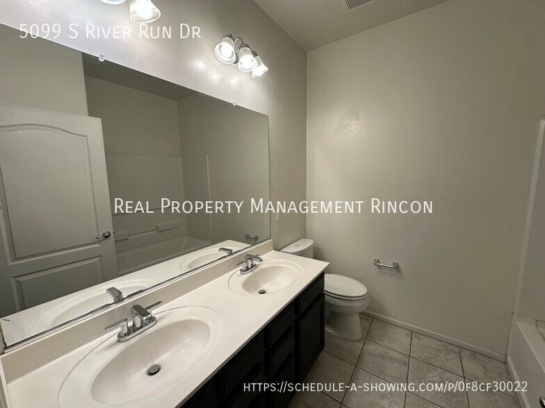 Building Photo - 5099 S River Run Dr