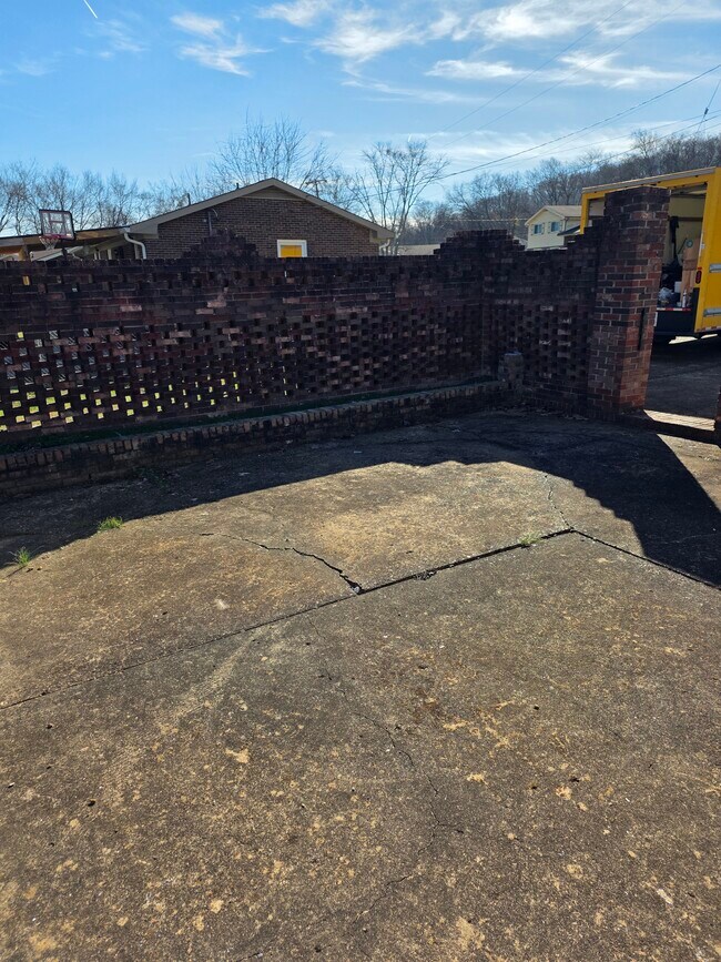 Building Photo - 3009 Sunnyview Dr