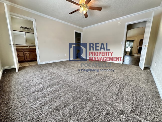 Building Photo - Beautiful 4 bedroom 3 bath house - attached garage