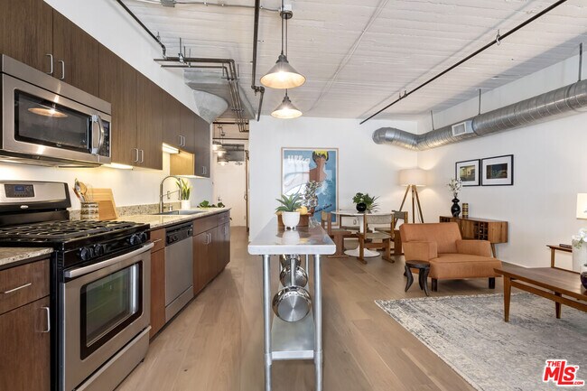 Building Photo - 200 N San Fernando Rd