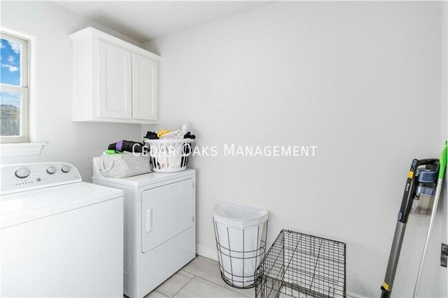 Building Photo - 645 Sugar Creek Rd