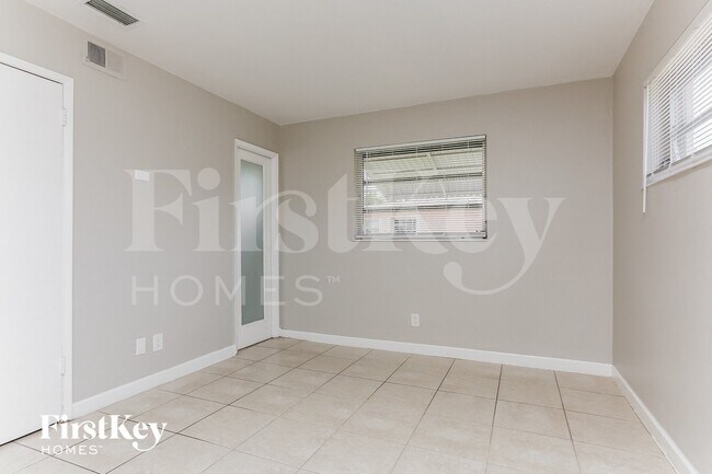 Building Photo - 3611 NW 36th St