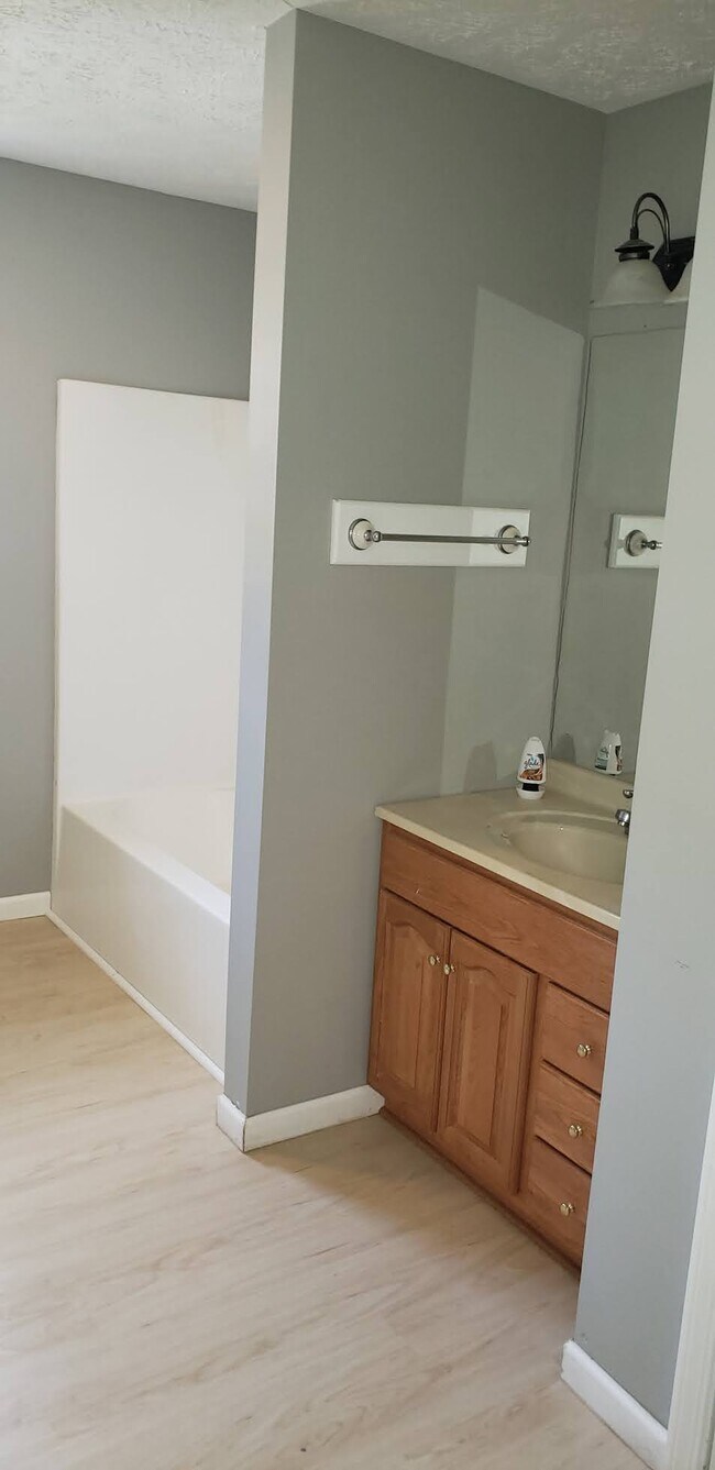 2nd Bath Vanity & Tub/Shower - 220 Phillips St