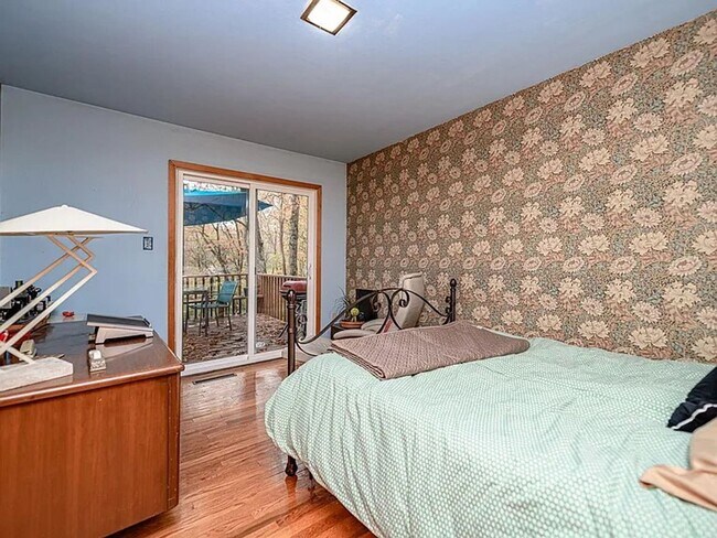 Building Photo - Marvelous 4 Bed 2.5 Bath House In Quarry H...