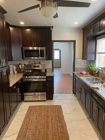 Kitchen - 2634 S Redondo Blvd