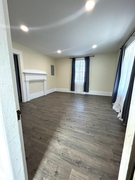 Building Photo - 565 White Mountain Hwy