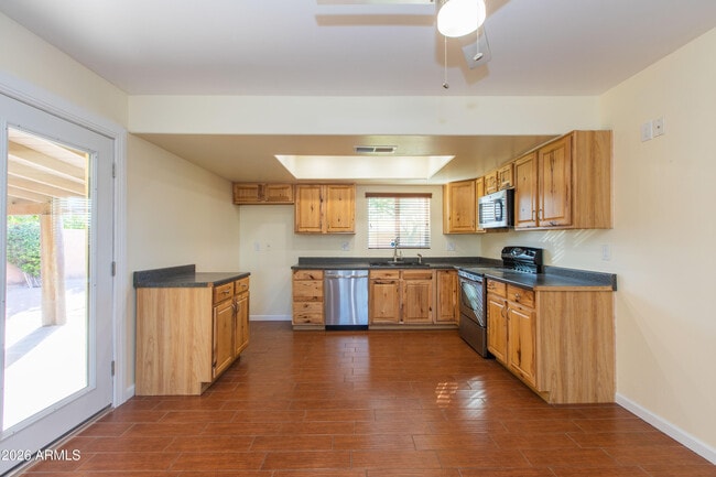 Building Photo - 1813 E Ellis Dr