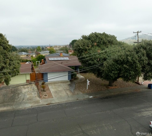 Building Photo - 4301 Hillview Dr