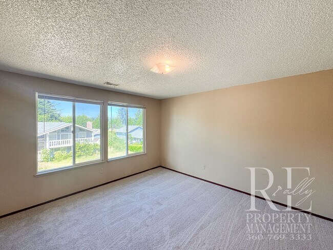 Building Photo - 7880 Oxbow Ave