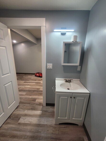 Building Photo - 168 E 70 S