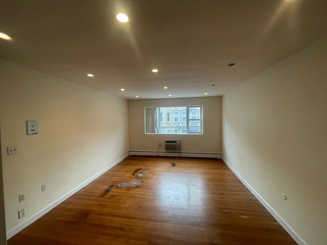 Building Photo - Packards Corner HUGE 1 bed , AC, Dishwasher HW floors Lots of Closets ! Now or 9.1 FREE MONTH