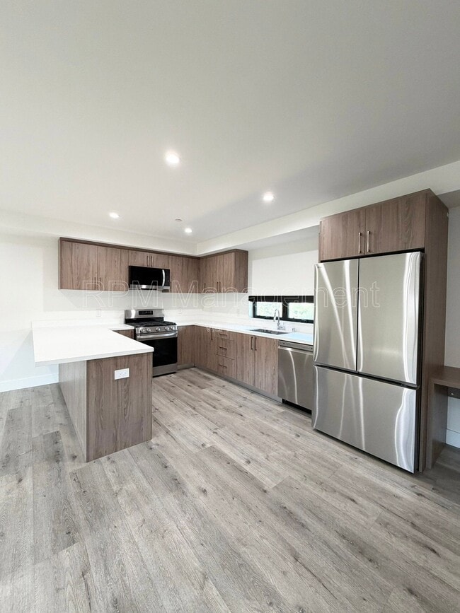 Building Photo - 5923 Laurel Canyon Blvd