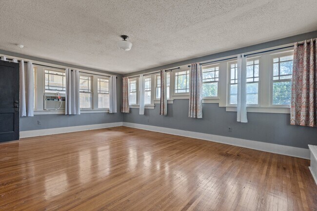 Building Photo - 1720 W 24th St