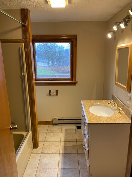 Building Photo - 215 Canfield St