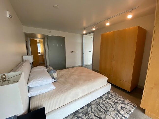 Building Photo - $3,000 | 1 Bedroom, 2 Bathroom Luxury Cond...