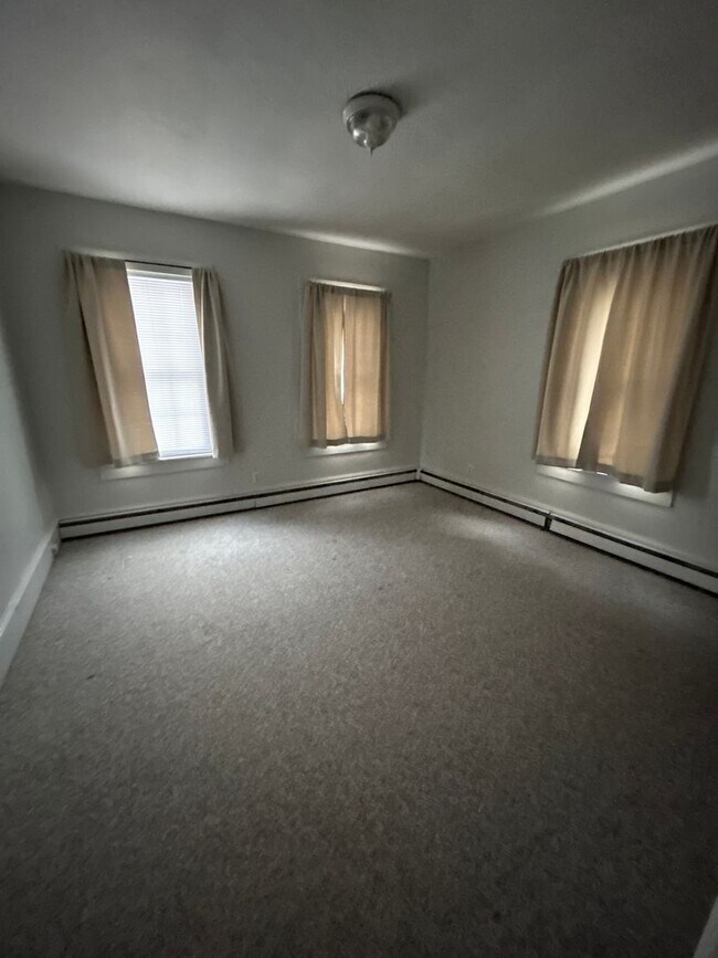 Building Photo - 96 School St