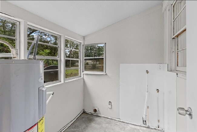 Building Photo - Newly renovated 3 bedroom, 1 bath home wit...