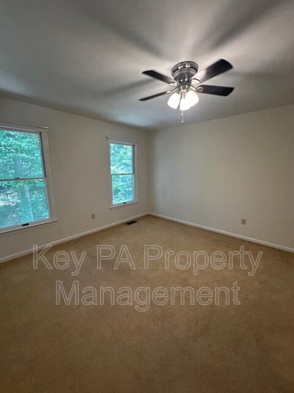 Building Photo - 16 Brookhollow Dr