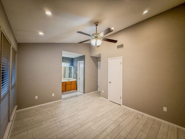 Building Photo - 3839 Dry Creek Dr