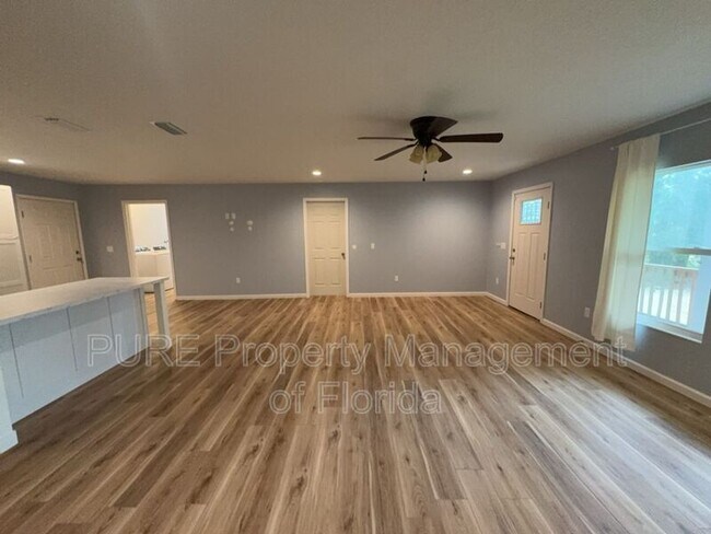 Building Photo - 11330 NE 66th Ln