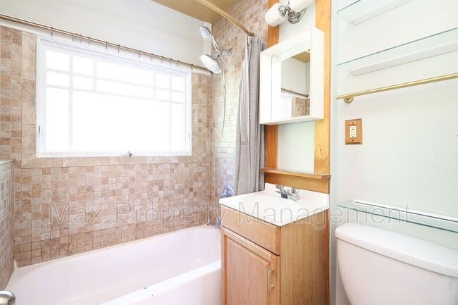 Building Photo - 660 27th St