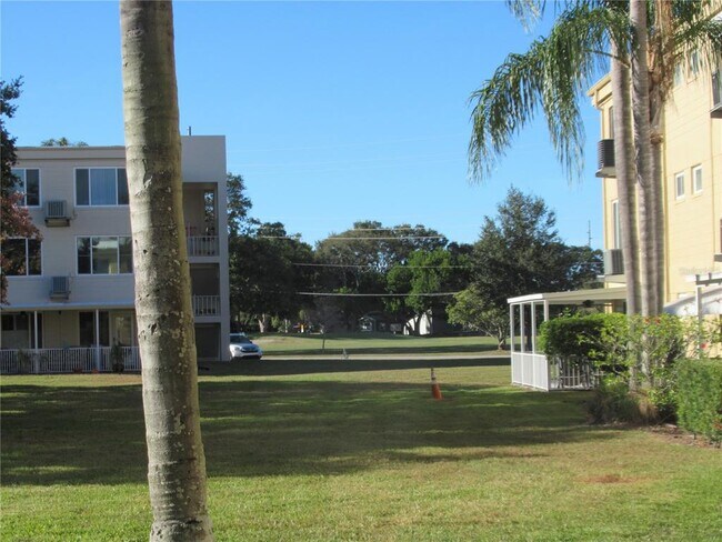 Building Photo - 2402 Ecuadorian Way