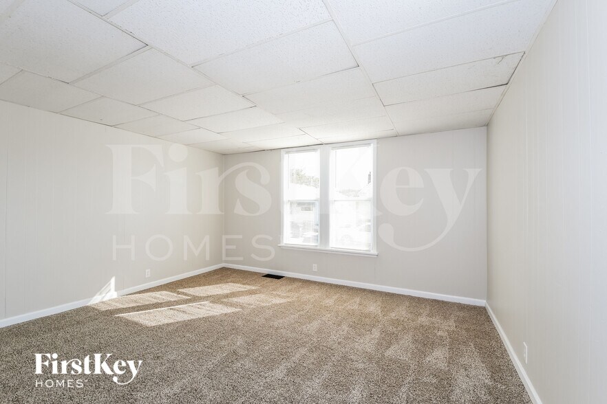 Building Photo - 929 Wachtel Ave