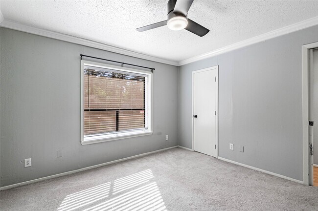 Building Photo - 514 Hickory Dr
