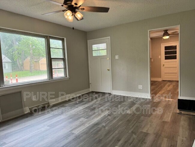 Building Photo - 2416 SW 25th Dr