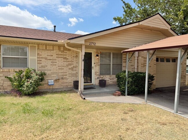 Building Photo - 2712 NW Hilltop Dr