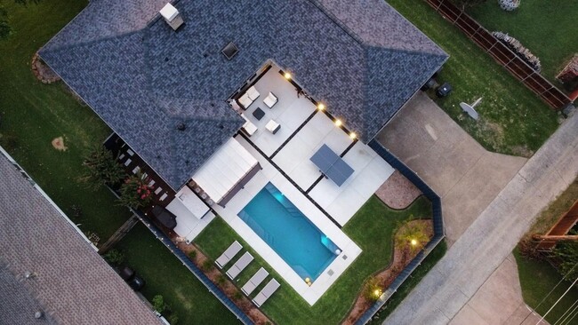 Building Photo - 4008 Hatherly Dr