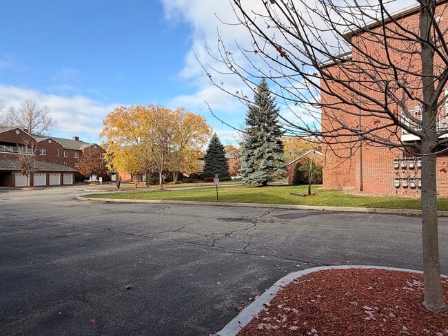 Building Photo - 7 Conant Rd