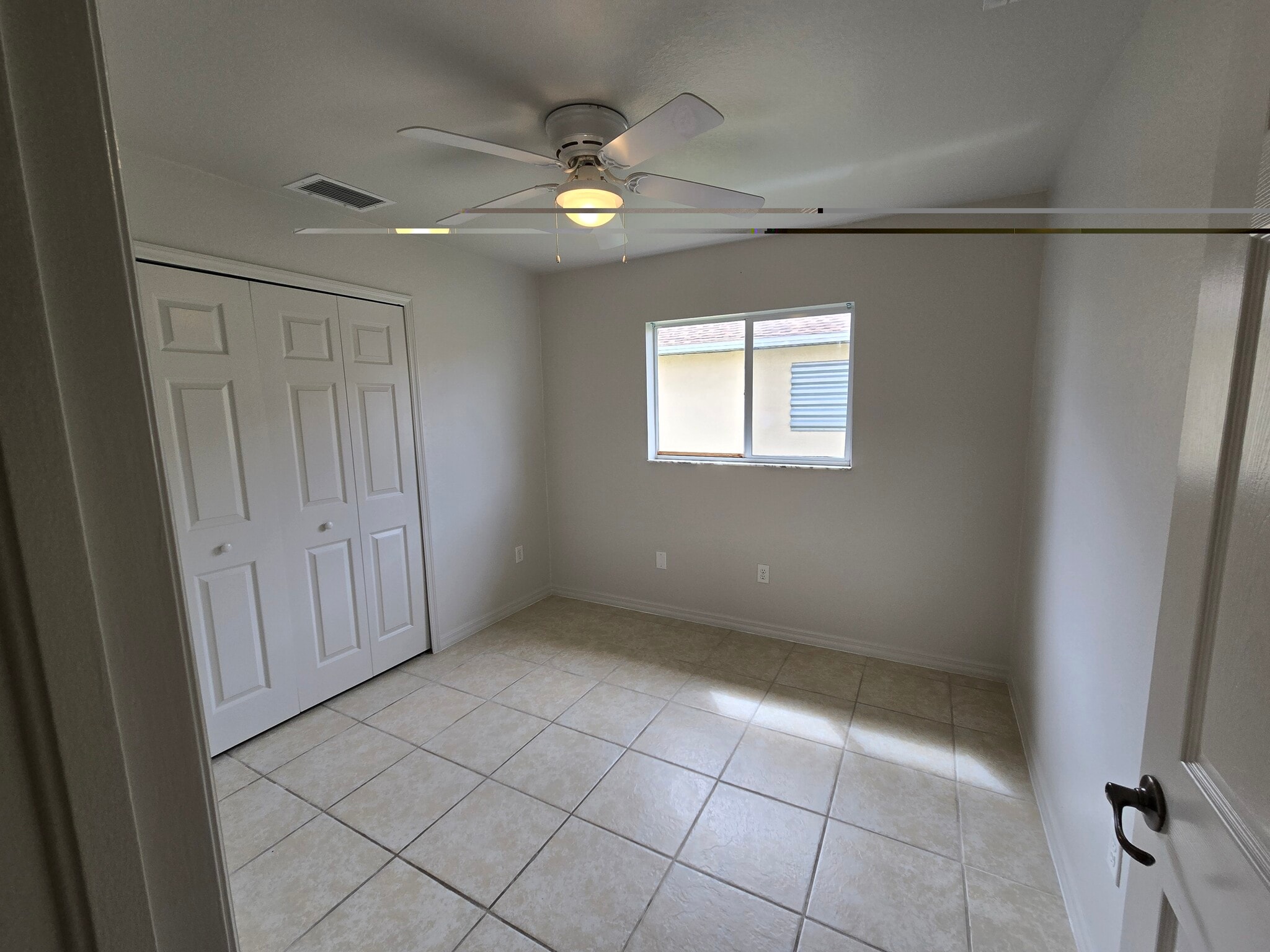 Building Photo - 518 SE 5th Pl