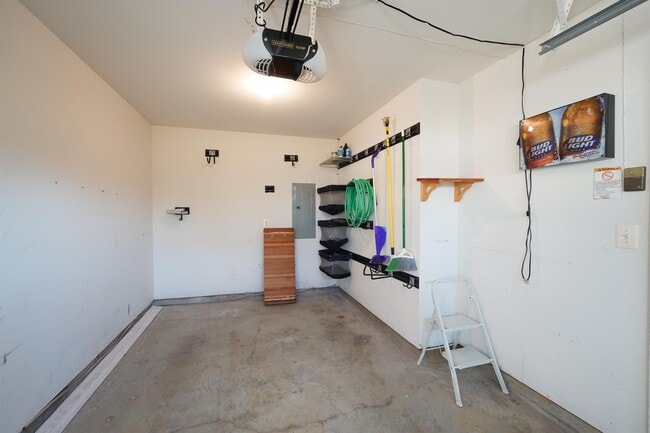 Building Photo - 45715 N Maxine Wy