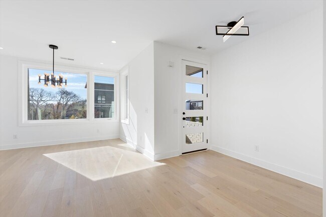 Building Photo - 766 Alloway St