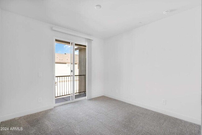 Building Photo - Luxurious Condo in Sterling Grove