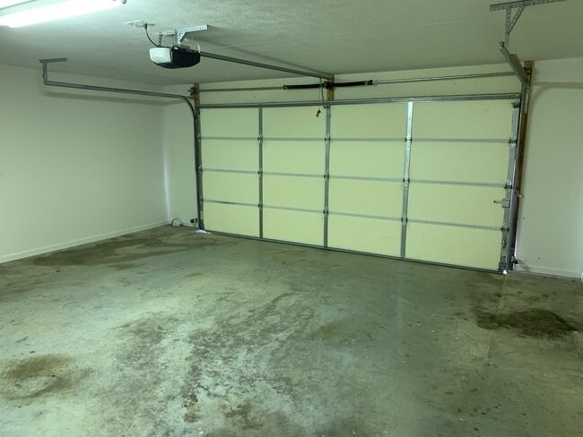 Building Photo - 2408 Versailles Dr